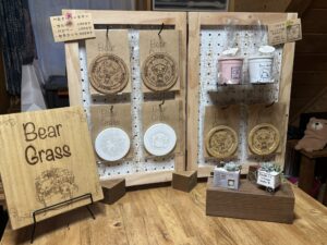 DIYした吊り下げディスプレイ什器